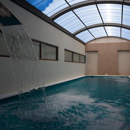 瓦利斯度假酒店 沃洛斯 外观 照片 The indoor pool